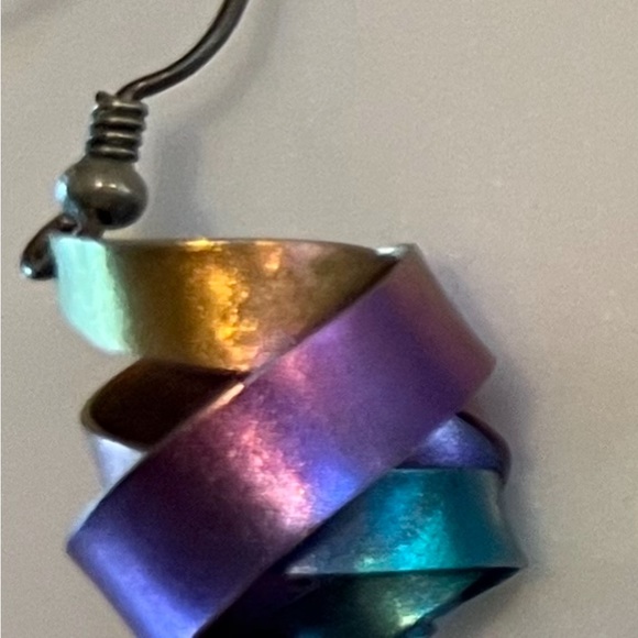 Theee ViNtAgE Titanium EARRINGS - Picture 4 of 4